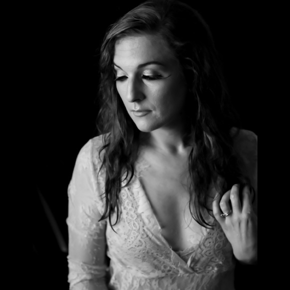 Meet your Posher, Bobbi - Picture 1 of 1